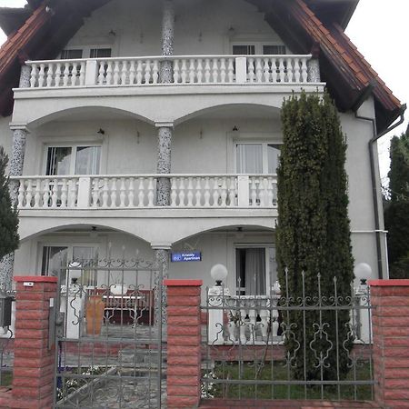Kristaly Apartman Bed & Breakfast เฮวิซ ภายนอก รูปภาพ