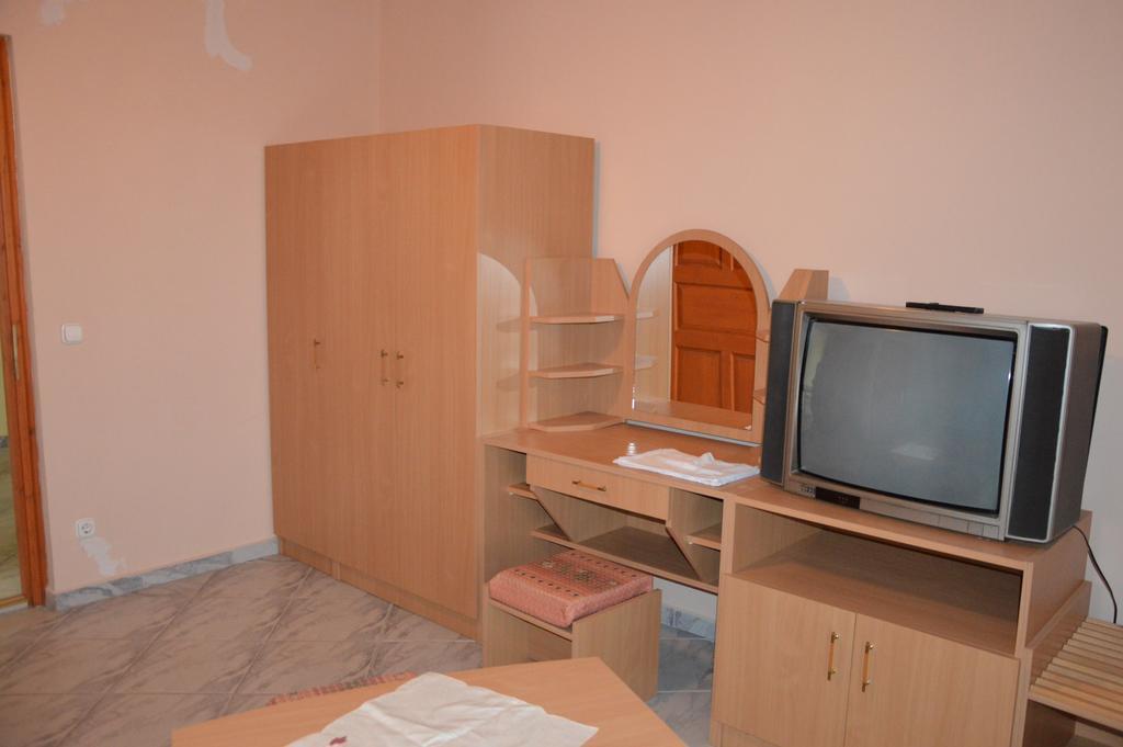 Kristaly Apartman Bed & Breakfast เฮวิซ ภายนอก รูปภาพ