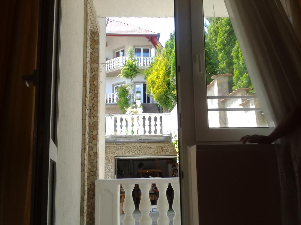 Kristaly Apartman Bed & Breakfast เฮวิซ ภายนอก รูปภาพ
