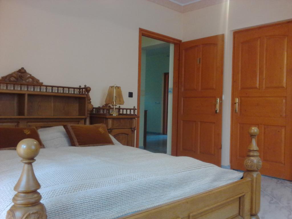 Kristaly Apartman Bed & Breakfast เฮวิซ ภายนอก รูปภาพ