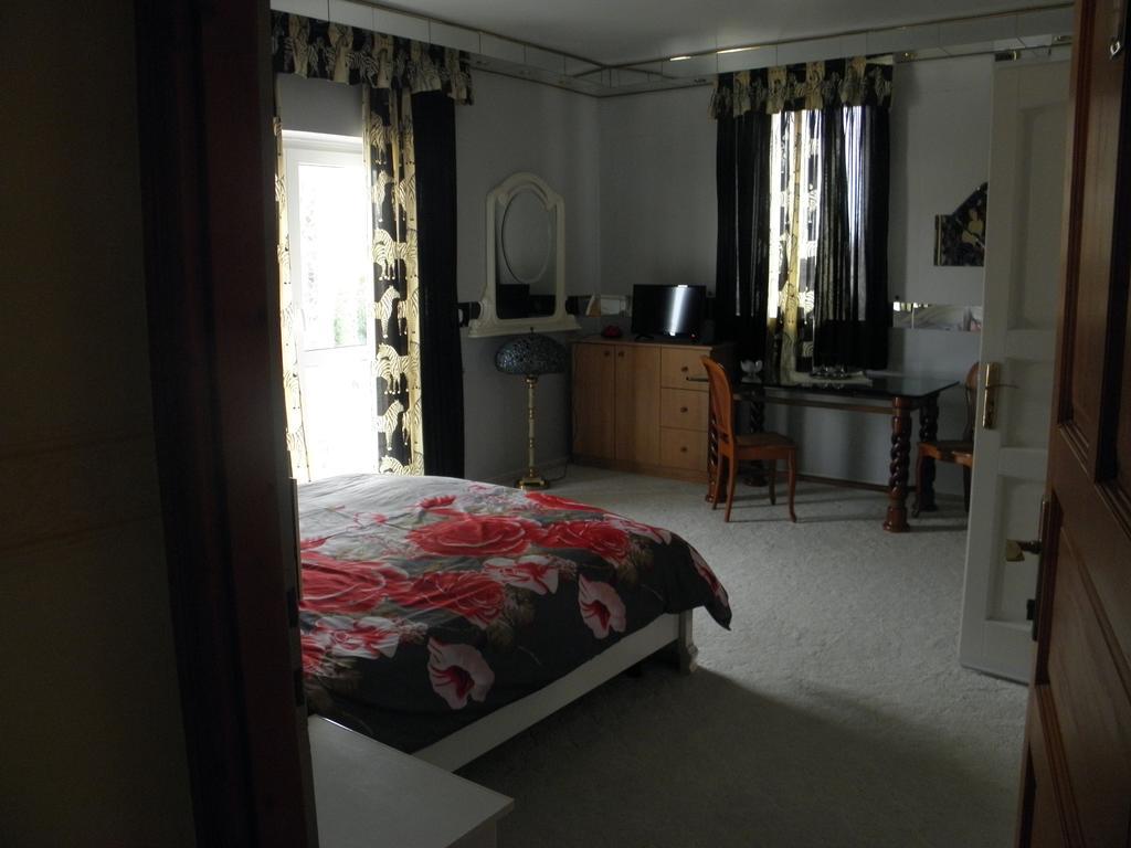 Kristaly Apartman Bed & Breakfast เฮวิซ ภายนอก รูปภาพ