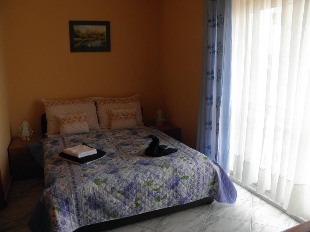 Kristaly Apartman Bed & Breakfast เฮวิซ ภายนอก รูปภาพ