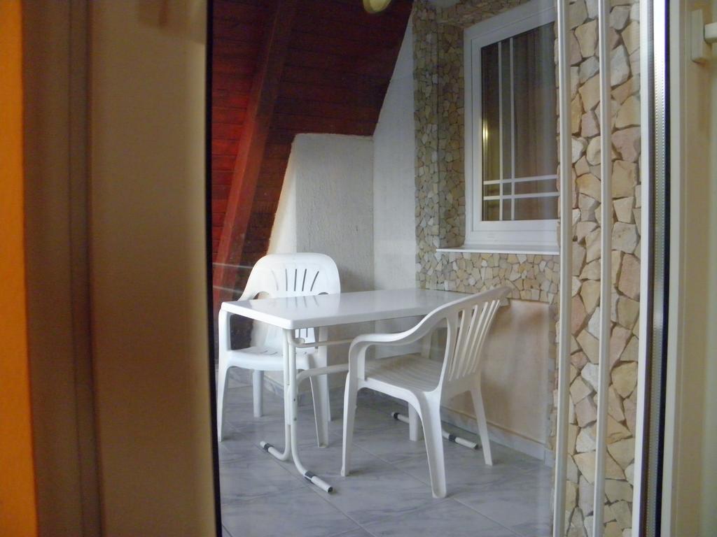 Kristaly Apartman Bed & Breakfast เฮวิซ ภายนอก รูปภาพ
