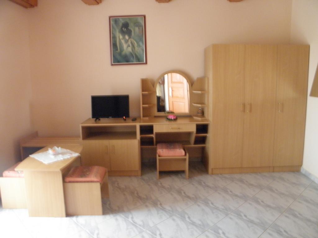 Kristaly Apartman Bed & Breakfast เฮวิซ ภายนอก รูปภาพ