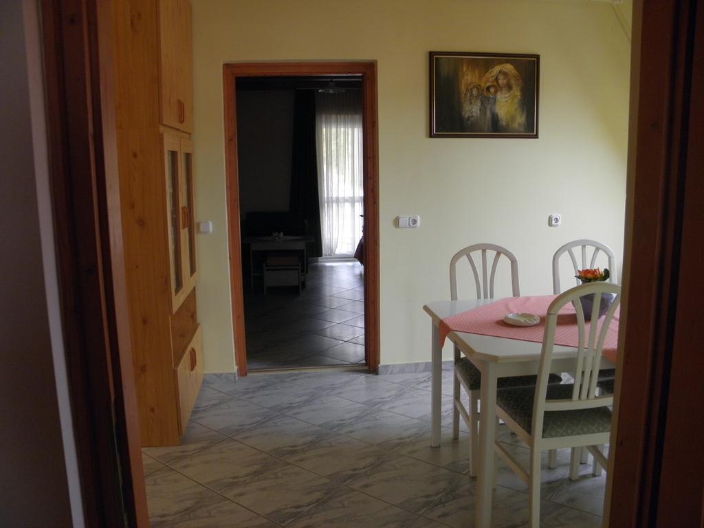 Kristaly Apartman Bed & Breakfast เฮวิซ ภายนอก รูปภาพ
