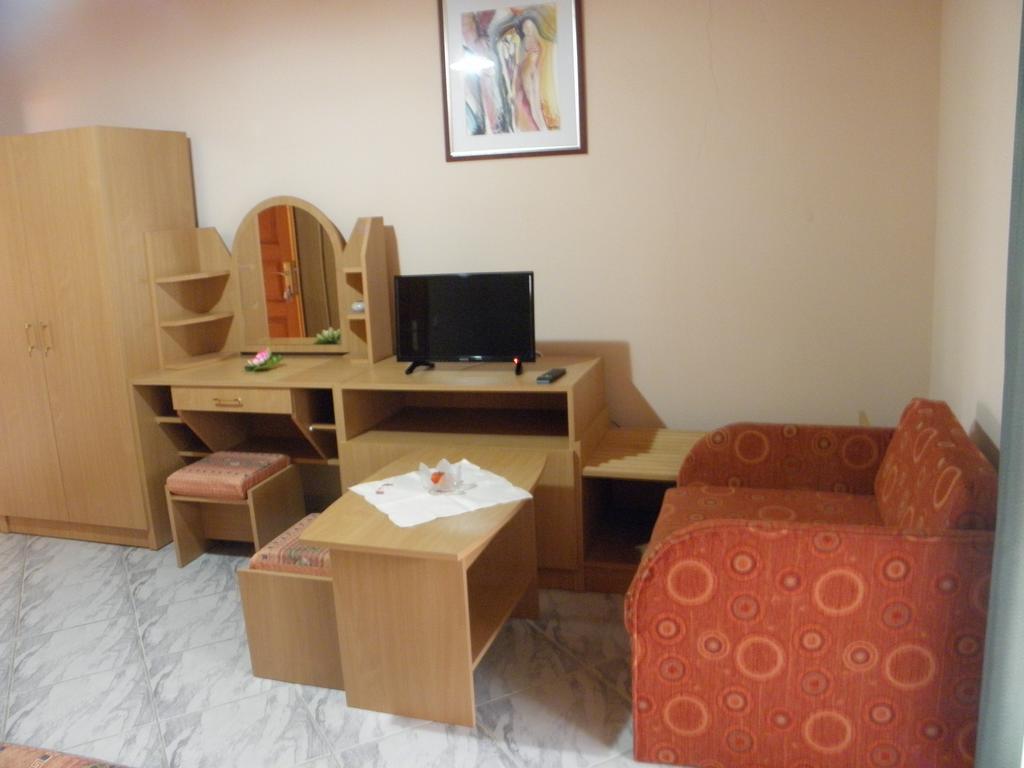 Kristaly Apartman Bed & Breakfast เฮวิซ ภายนอก รูปภาพ