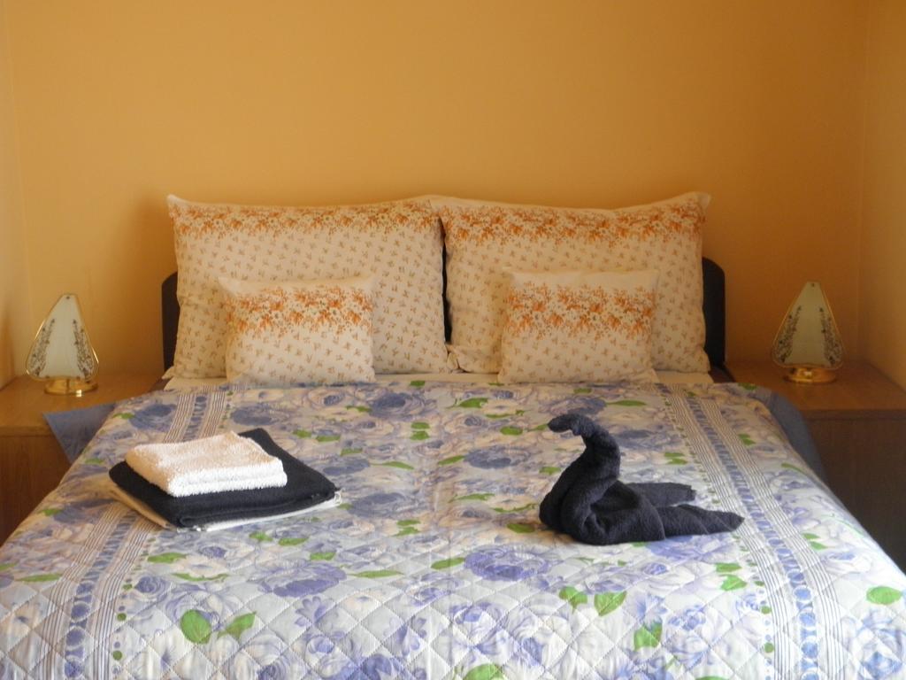 Kristaly Apartman Bed & Breakfast เฮวิซ ภายนอก รูปภาพ