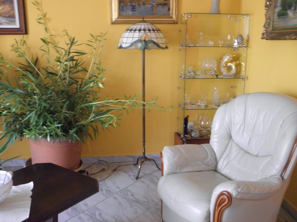 Kristaly Apartman Bed & Breakfast เฮวิซ ภายนอก รูปภาพ