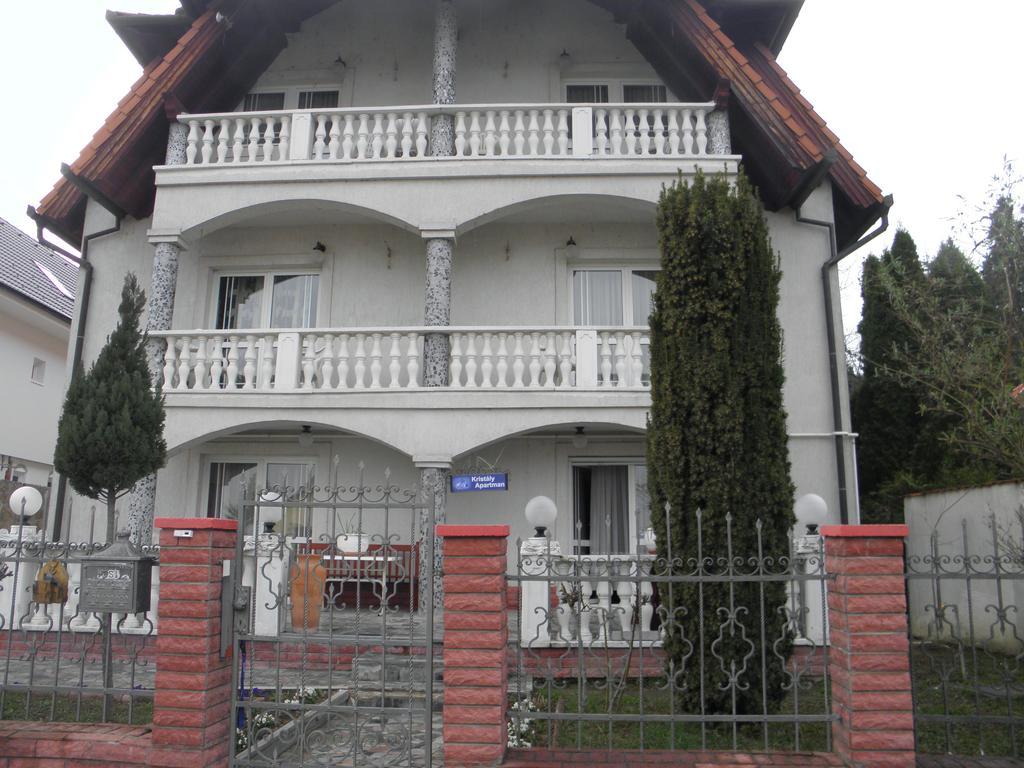Kristaly Apartman Bed & Breakfast เฮวิซ ภายนอก รูปภาพ