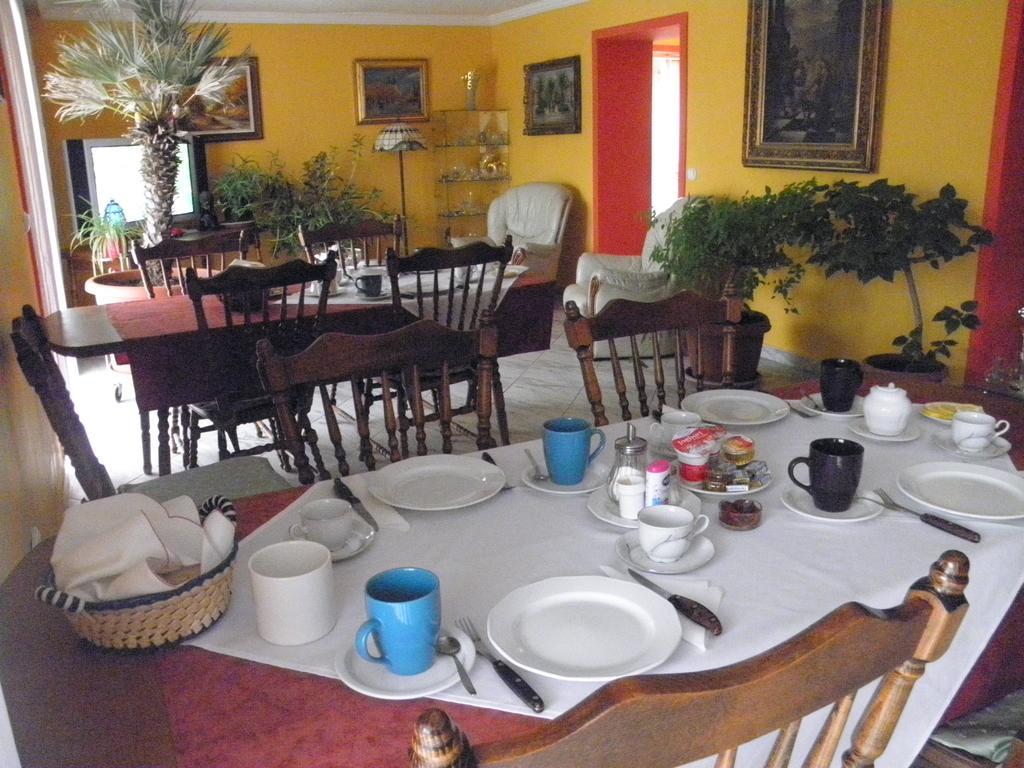 Kristaly Apartman Bed & Breakfast เฮวิซ ภายนอก รูปภาพ