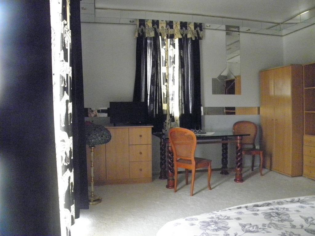 Kristaly Apartman Bed & Breakfast เฮวิซ ภายนอก รูปภาพ