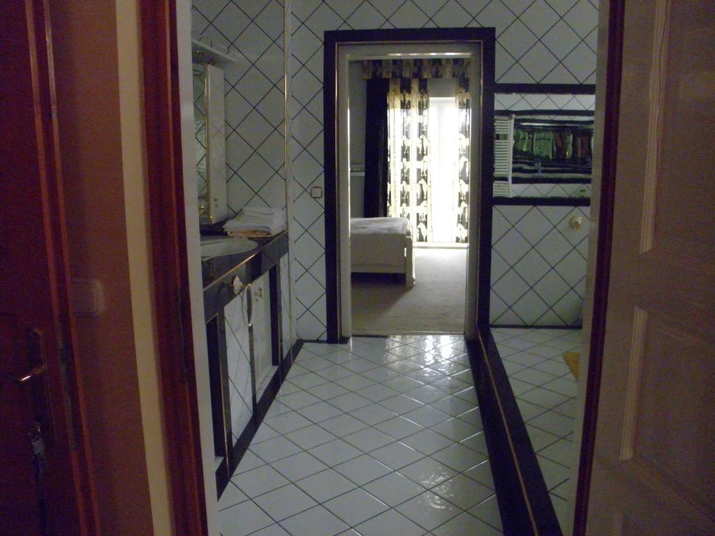 Kristaly Apartman Bed & Breakfast เฮวิซ ภายนอก รูปภาพ