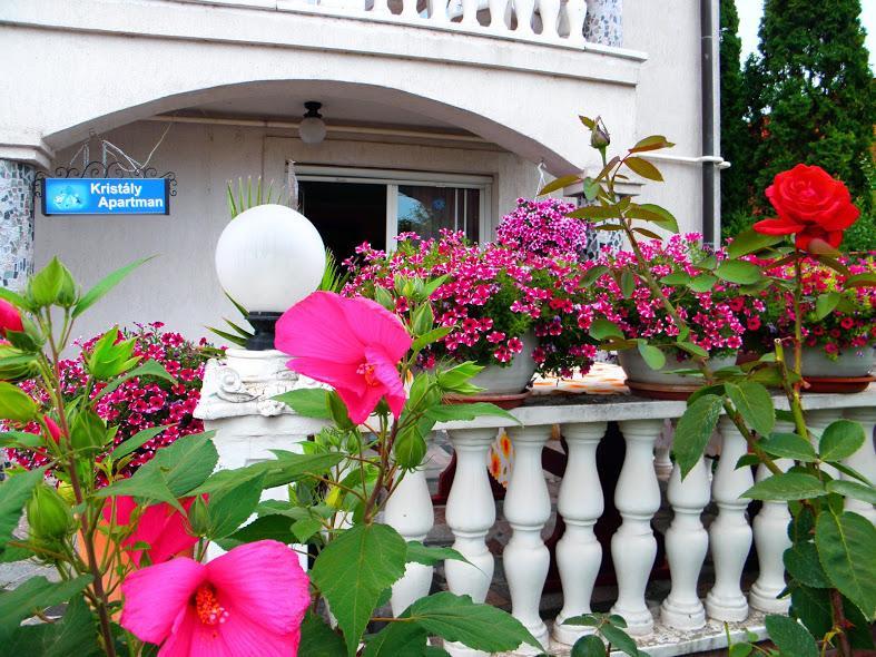 Kristaly Apartman Bed & Breakfast เฮวิซ ภายนอก รูปภาพ